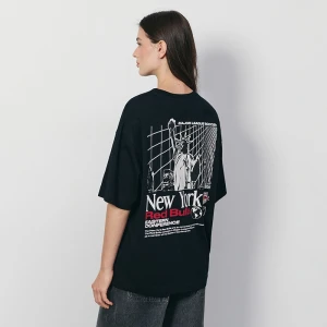 Zdjęcie produktu Czarna koszulka z nadrukiem New York Red Bulls na przodzie i tyle House