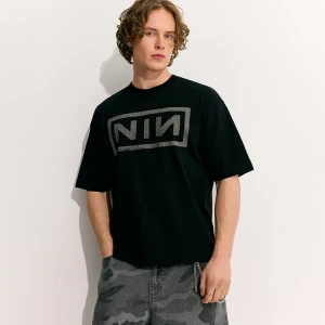 Czarna koszulka z nadrukiem Nine Inch Nails House