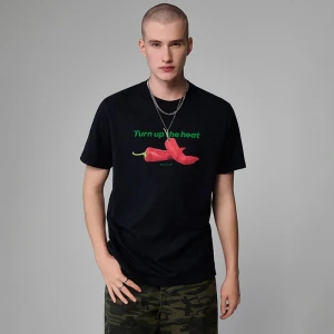 Czarna koszulka z nadrukiem papryczek chilli House