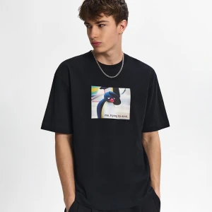 Czarna koszulka z nadrukiem Pingu z podpisem Me, trying to exist House