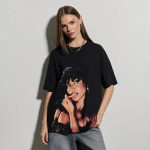 Czarna koszulka z nadrukiem Tyla House