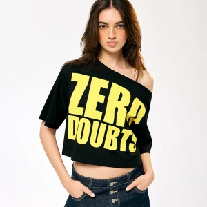 Czarna krótka koszulka z nadrukiem Zero Doubts House