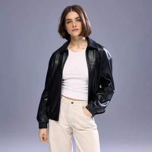 Czarna kurtka bomber dad fit z imitacji skóry House