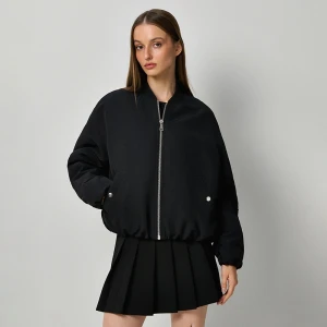 Czarna kurtka bomber z efektem bombki House