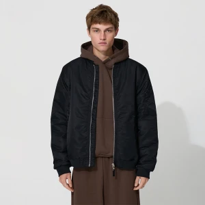 Czarna kurtka bomber z połyskujacego materiału House