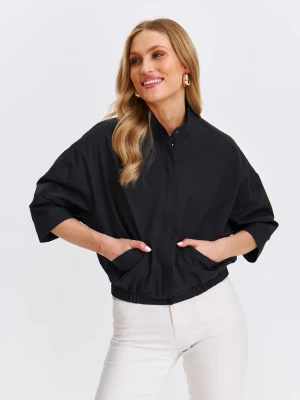 Czarna kurtka bomberka