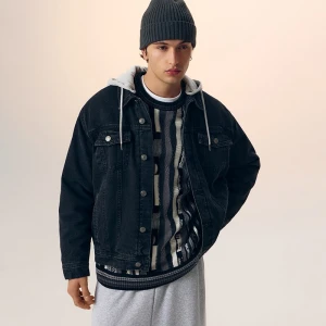 Czarna kurtka jeansowa z ociepleniem i szarym kapturem House