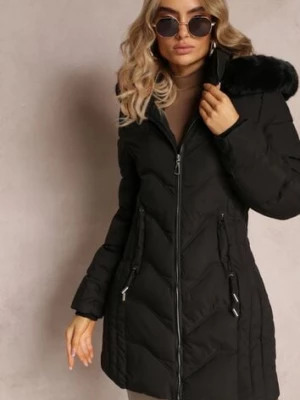 Czarna Kurtka o Fasonie Płaszcza z Pikowaniem i Futrzanym Kapturem Mavila swest
