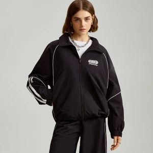 Czarna kurtka oversize ze stójką i białymi detalami House