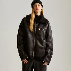 Czarna kurtka oversize ze sztucznym futerkiem House