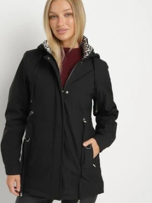 Czarna Kurtka Parka z Kapturem z Ozdobną Wyściółką Tiolara j.style