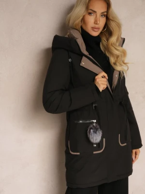 Czarna Kurtka Parka ze Ściągaczami w Talii i Kapturem Zdobiona Zawieszką Zeriena Rosse Line