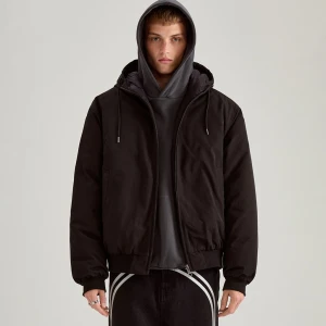 Czarna kurtka przejściowa z kapturem House