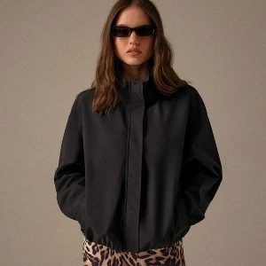 Czarna kurtka przejściowa ze stójką House