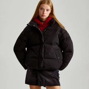 Czarna kurtka puffer o kroju oversize ze stójką. House