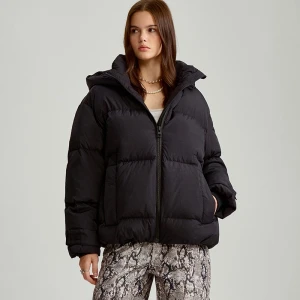 Czarna kurtka puffer oversize z naturalnym puchem House