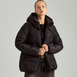 Czarna kurtka puffer z kapturem House