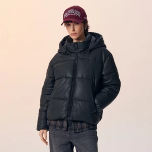 Czarna kurtka puffer z kapturem i stójką House