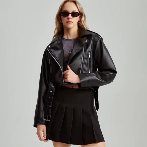 Czarna kurtka ramoneska z paskiem House