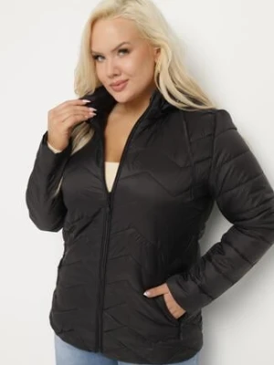 Czarna Kurtka Wiatrówka z Pikowaniem i Kapturem z Możliwością Odpięcia Selvila jstyle