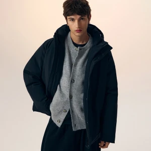 Czarna kurtka zimowa z dużymi kieszeniami na przodzie House