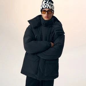 Czarna kurtka zimowa z kieszeniami i kapturem House