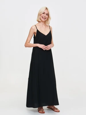 Czarna luźna sukienka na ramiączkach Top Secret
