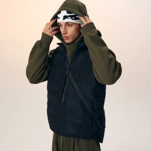 Czarna pikowana kamizelka na stójce House