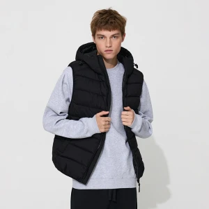 Czarna pikowana kamizelka z kapturem House