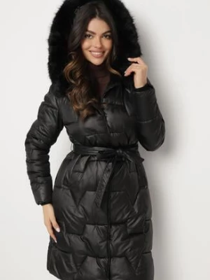 Czarna Pikowana Kurtka o Długim Kroju Ozdobiona Paskiem i Odpinanym Futerkiem Milirra swest