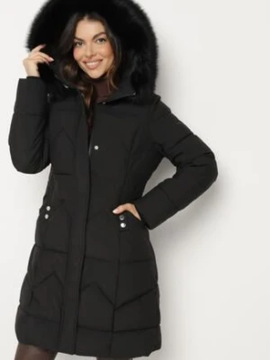 Czarna Pikowana Kurtka o Taliowanym Kroju z Kapturem z Futerkiem Sintinnella ann gissy