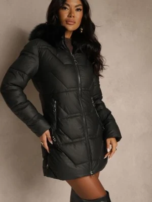 Czarna Pikowana Kurtka o Taliowanym Kroju z Kapturem z Futrem Nalessia swest