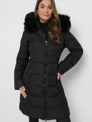 Czarna Pikowana Kurtka przed Kolano z Kapturem i Futerkiem Ovlla New Collection