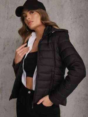 Czarna Pikowana Kurtka Przejściowa o Taliowanym Kroju z Odpinanym Kapturem Elzinnora jstyle