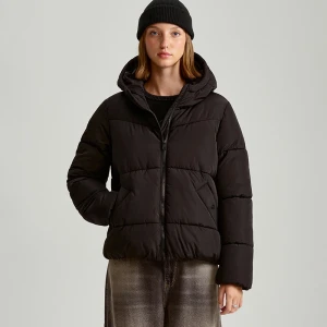 Czarna pikowana kurtka z kapturem House