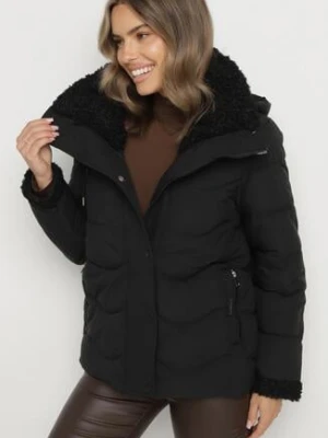Czarna Pikowana Kurtka z Kapturem i Kołnierzem z Futerkiem Typu Baranek Olandia romee's