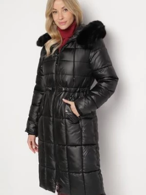 Czarna Pikowana Kurtka z Kapturem z Futerkiem z Możliwością Odpięcia Ściągana w Talii Ravanna swest