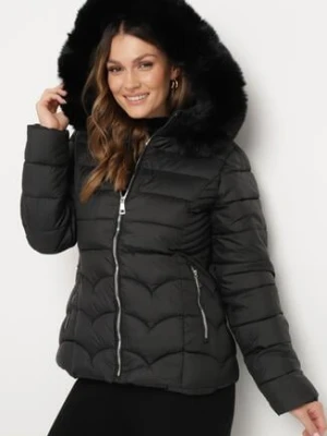 Czarna Pikowana Kurtka z Odpinanym Kapturem i Futrzaną Podszewką Reandira emt