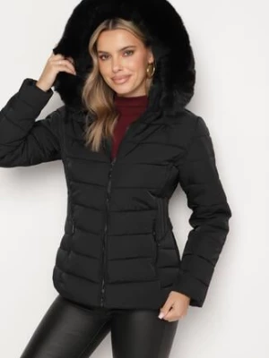 Czarna Pikowana Kurtka Zimowa o Taliowanym Kroju z Odpinanym Kapturem z Futrem Lizzinda new collection