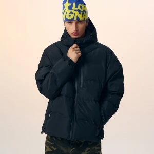 Czarna pikowana kurtka zimowa z kapturem House