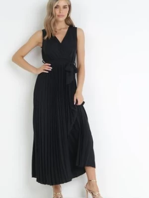Czarna Plisowana Sukienka Maxi z Gumką w Pasie i Materiałowym Paskiem Biak rosa