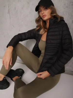 Czarna Przejściowa Kurtka z Pikowaniem Elastycznymi Wstawkami i Kapturem Fezilina j.style