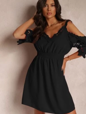 Czarna Rozkloszowana Sukienka Mini z Gumką w Talii i Hiszpańskimi Rękawami z Koronką Carolta cflo