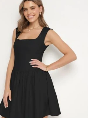 Czarna Rozkloszowana Sukienka Ozdobiona Kwadratowym Dekoltem Halelira retro & icone