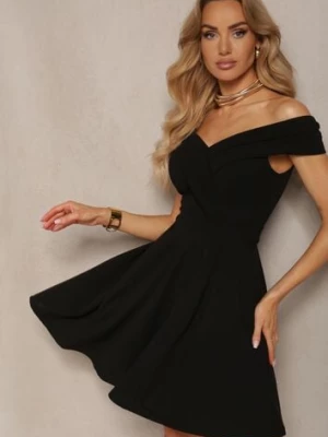 Czarna Rozkloszowana Sukienka z Dekoltem w Łódkę Cerania messaya