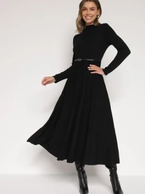 Czarna Rozkloszowana Sukienka z Dzianiny z Wiskozą z Długim Rękawem i Paskiem Tusmina