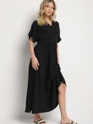 Czarna Rozkloszowana Sukienka z Gumką w Talii i Dekoltem w Serek Iffara cflo