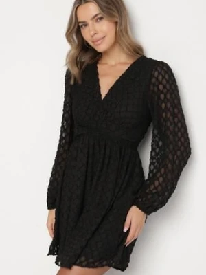 Czarna Rozkloszowana Sukienka z Tkaniny Plumeti z Dekoltem w Serek Zeniasa retro & icone