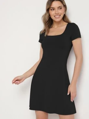 Czarna Rozkloszowana Sukienka z Wiskozą i Kwadratowym Dekoltem Milirella by swan