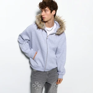 Czarna rozpinana bluza z kapturem ze sztucznym futerkiem House